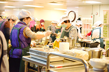 Ardent volunteers in DDM's kitchen are preparing meals for devoted followers